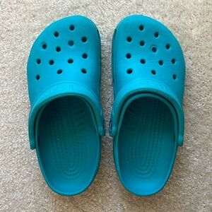 Teal Crocs Size 6W, 4M